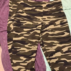 Torrid size 3 leggings Camo lattice on legs